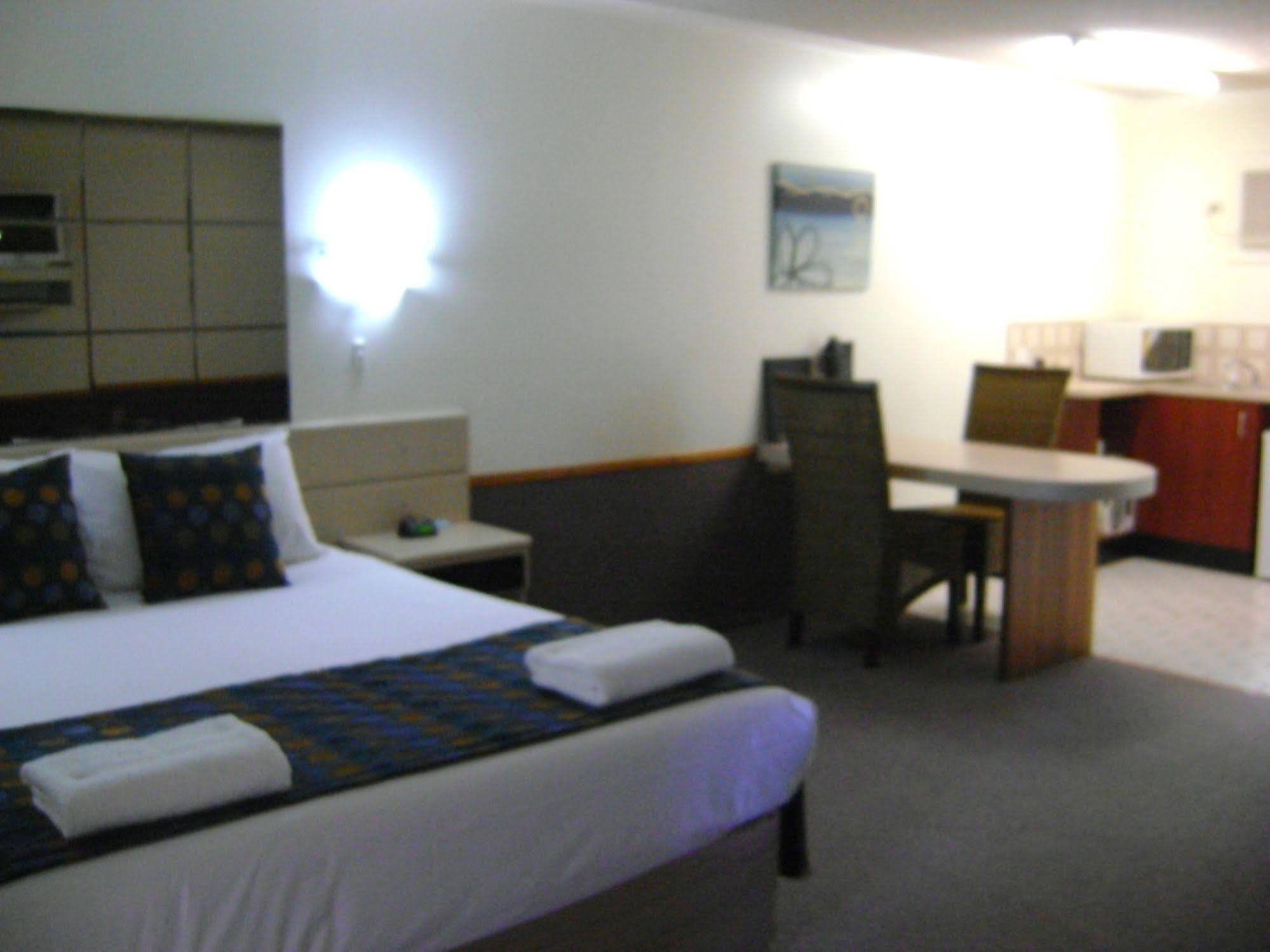 Rockhampton Court Motor Inn Exterior photo